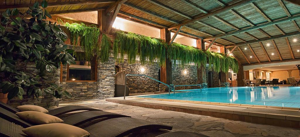 Apartment 24 Hotel Etrier Pool & Spa Кранс Монтана Екстериор снимка